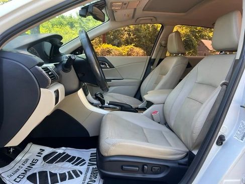 Used 2017 Honda Accord Touring image 11