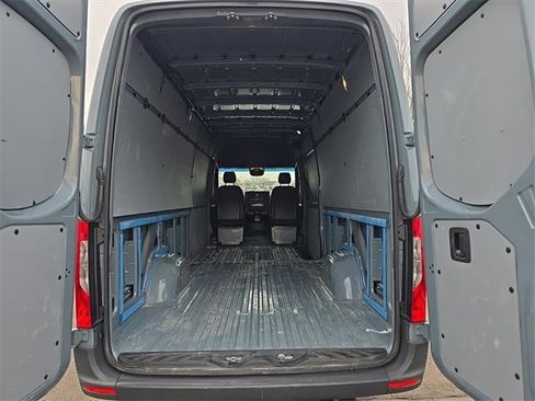 Used 2023 Mercedes-Benz Sprinter 2500 image 9