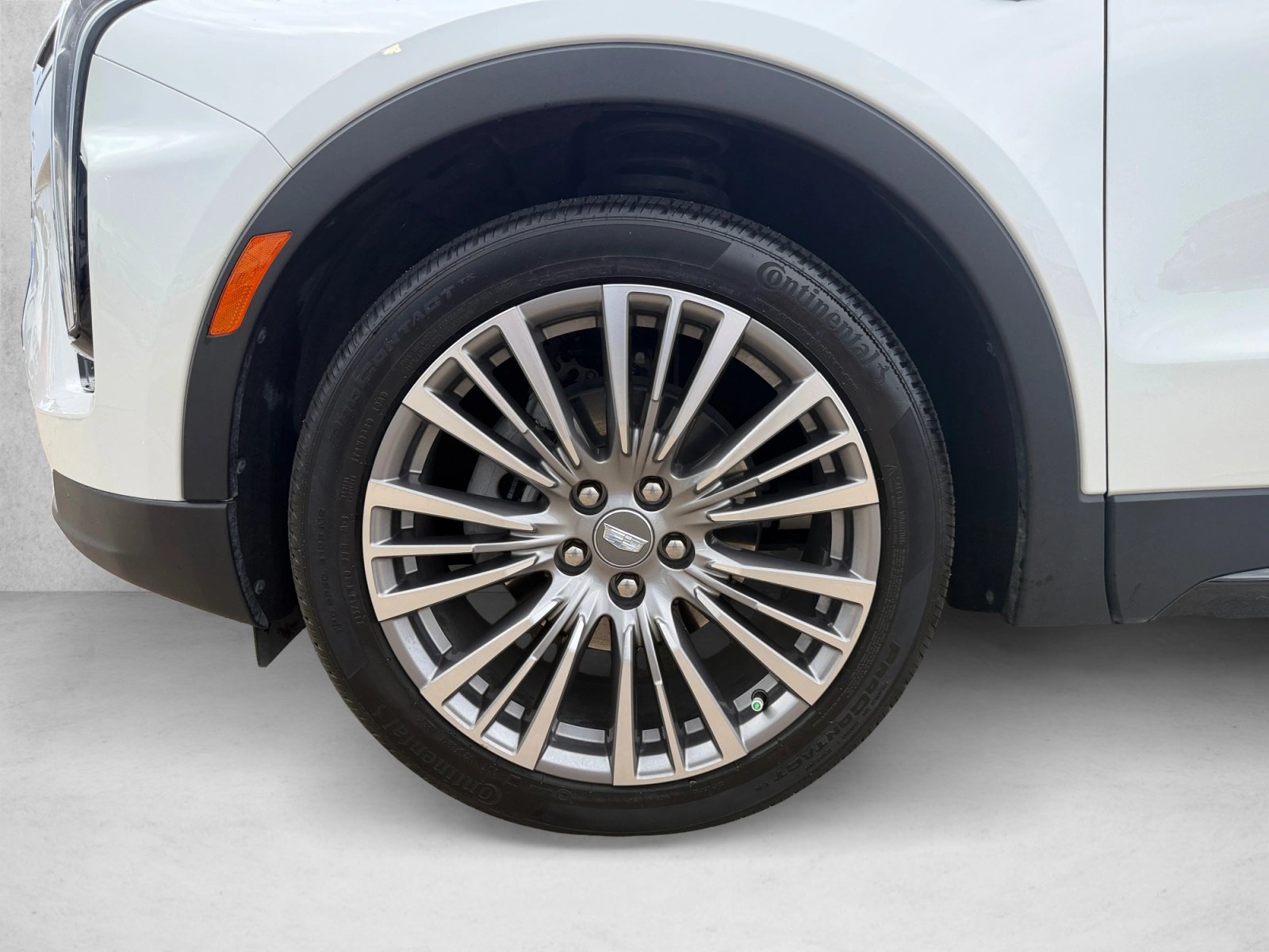 Used 2024 Cadillac XT4 Premium Luxury FWD image 9