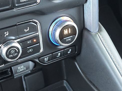 Used 2024 GMC Yukon SLT image 30