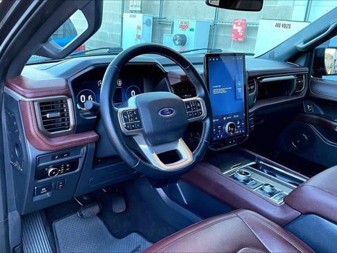 Used 2023 Ford Expedition Max Limited image 17
