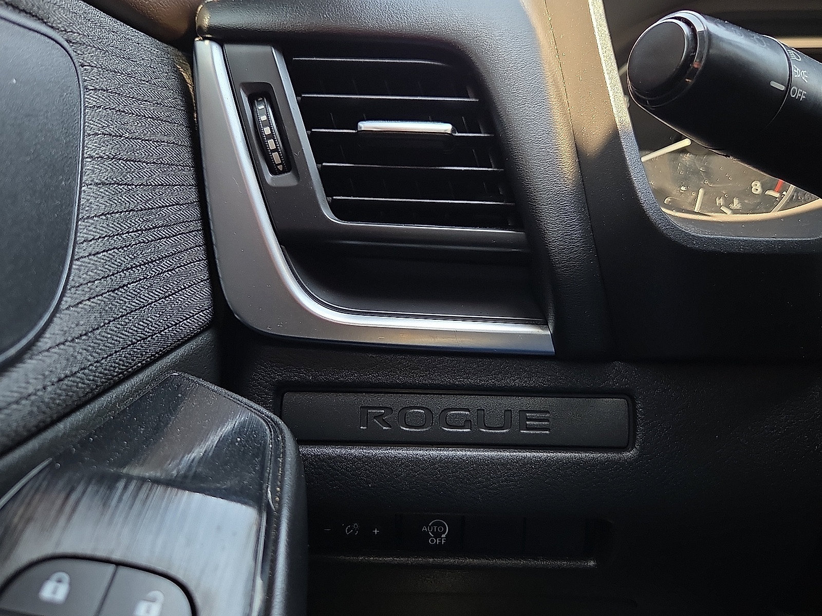 Used 2023 Nissan Rogue S FWD image 21