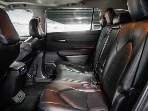 Certified 2022 Toyota Highlander XLE image 20