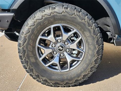 Used 2021 Ford Bronco Badlands image 10