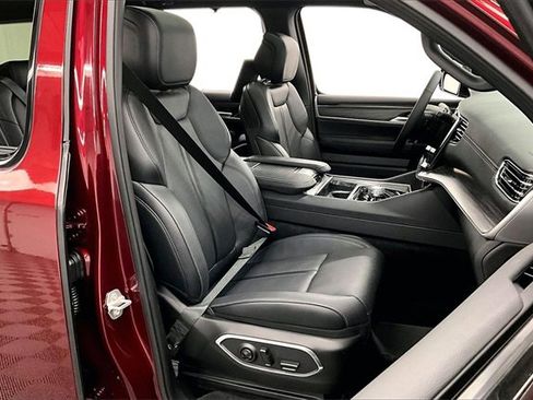 Used 2024 Jeep Wagoneer L Series III w/ Premium Group I image 7