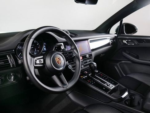 Certified 2026 Porsche Macan AWD/4WD image 4