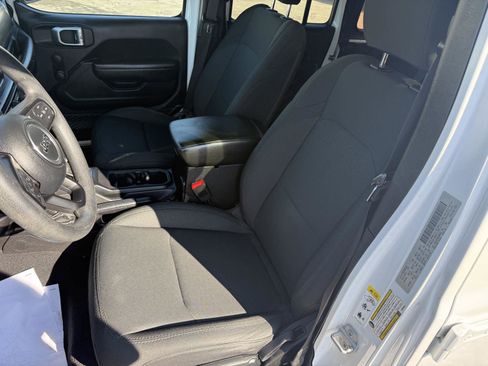 Used 2019 Jeep Wrangler Unlimited Sport image 12