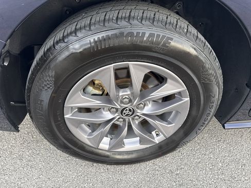 Certified 2024 Toyota Sienna XLE image 26