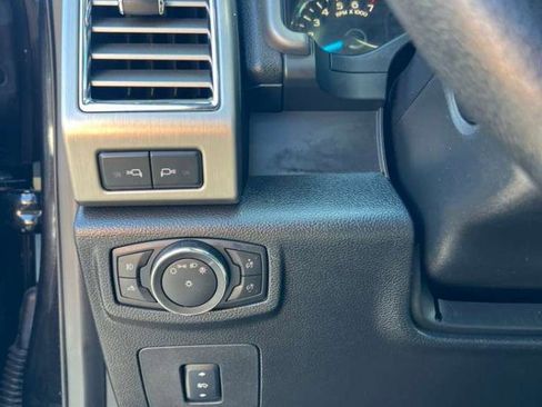 Used 2015 Ford F150 Platinum w/ Equipment Group 701A Luxury AWD/4WD image 26