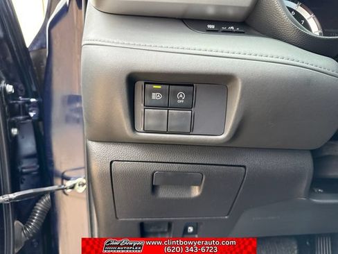 Used 2023 Toyota Highlander L FWD image 17