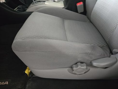 Used 2015 Toyota Tacoma PreRunner w/ SR5 Package RWD image 23