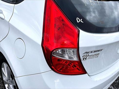 Used 2012 Hyundai Accent SE image 26