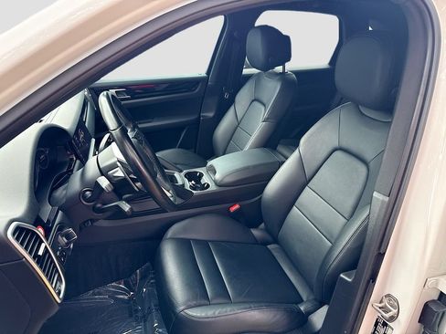 Certified 2021 Porsche Cayenne AWD/4WD image 21