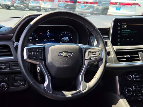 Used 2023 Chevrolet Suburban Z71 w/ Luxury Package AWD/4WD image 31