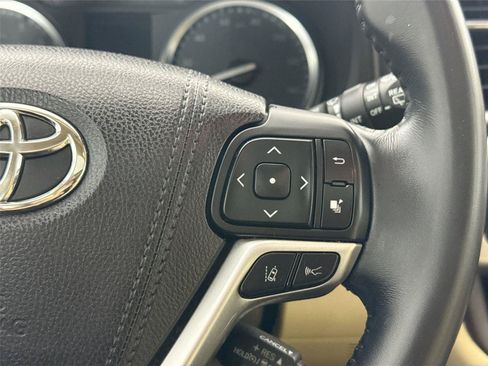 Used 2017 Toyota Highlander XLE FWD image 20