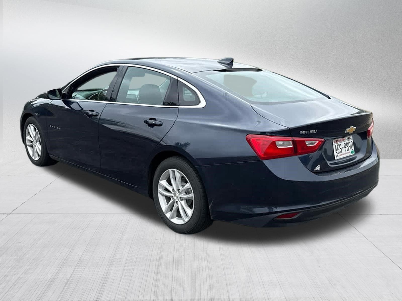 Used 2017 Chevrolet Malibu LT FWD image 6
