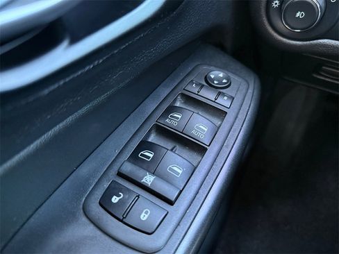 Used 2022 Jeep Cherokee Trailhawk image 26