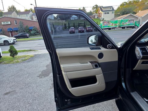 Used 2014 Land Rover Range Rover Sport HSE image 10