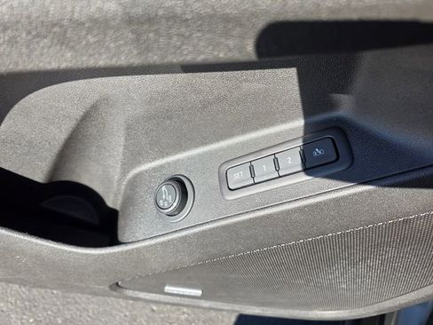 Used 2018 Chevrolet Equinox Premier image 9