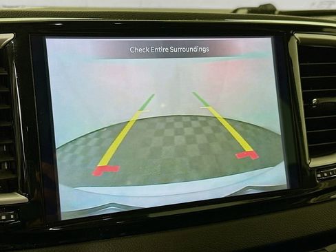 Certified 2024 Chrysler Pacifica Touring-L image 21