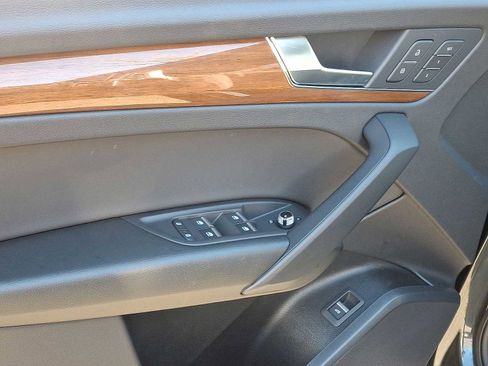 Certified 2025 Audi Q5 2.0T Premium w/ Convenience Plus Package image 10