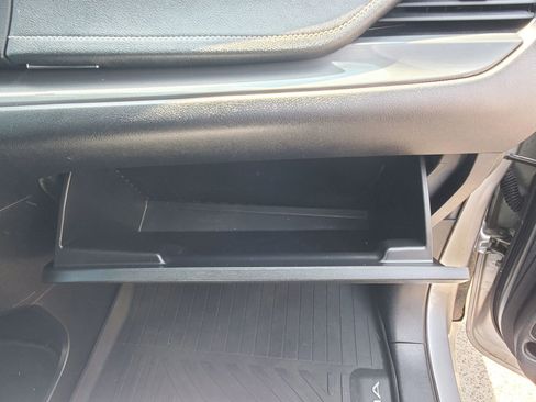 Used 2017 Toyota Sienna SE w/ SE Preferred Package image 24