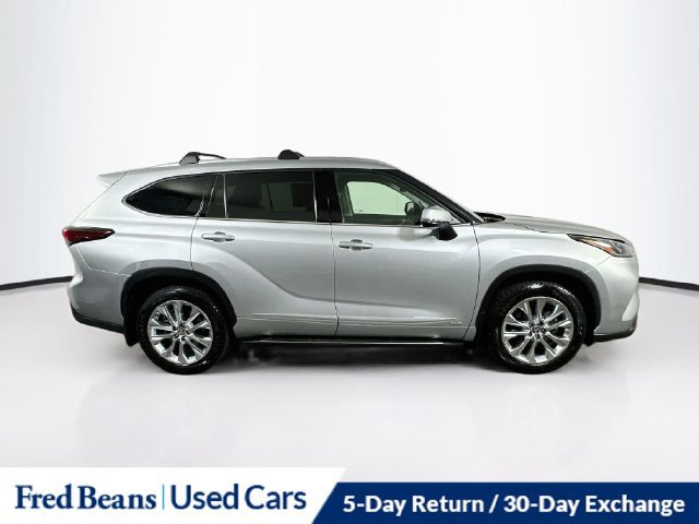 Used 2023 Toyota Highlander Limited AWD/4WD image 11