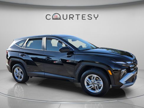Certified 2025 Hyundai Tucson SE AWD/4WD image 8