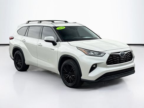 Used 2020 Toyota Highlander XLE FWD image 3