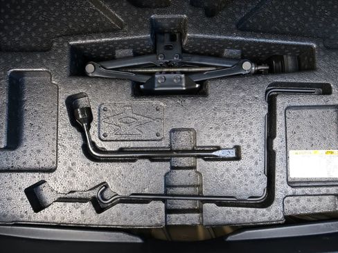 Used 2016 Toyota Camry LE FWD image 19