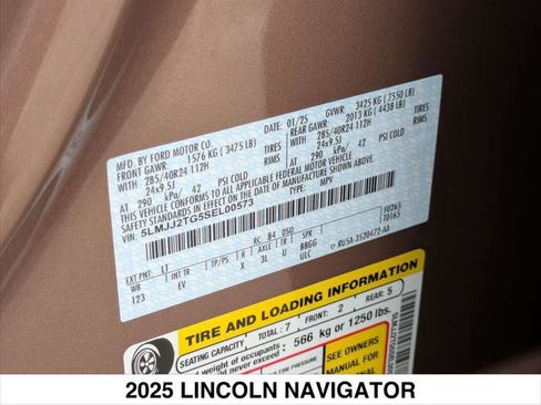 Used 2025 Lincoln Navigator Black Label AWD/4WD image 26