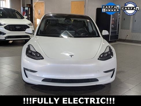 Used 2023 Tesla Model 3 Standard Range image 3