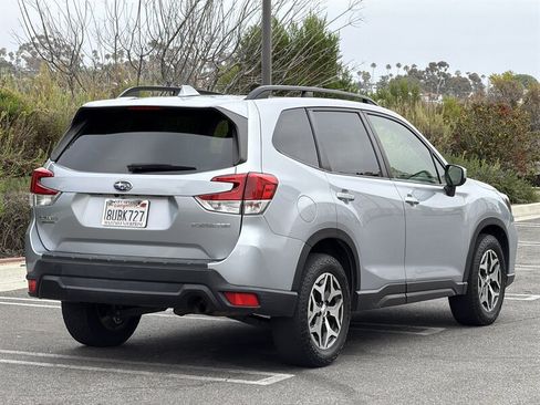 Used 2021 Subaru Forester Premium AWD/4WD image 6