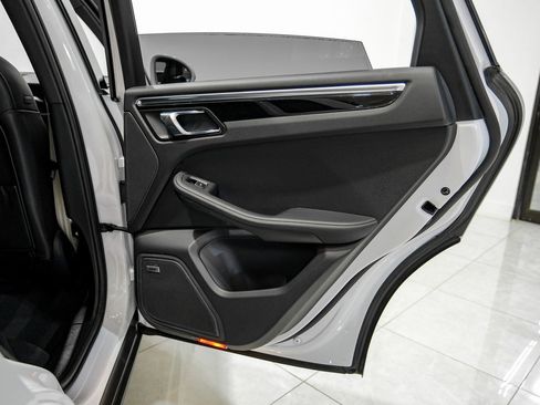 Used 2022 Porsche Macan image 39