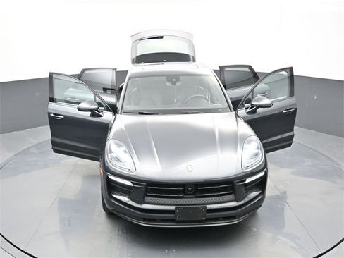 Used 2023 Porsche Macan image 29
