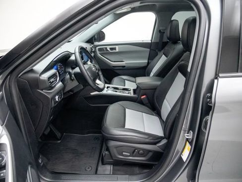Used 2022 Ford Explorer XLT w/ Equipment Group 202A AWD/4WD image 21