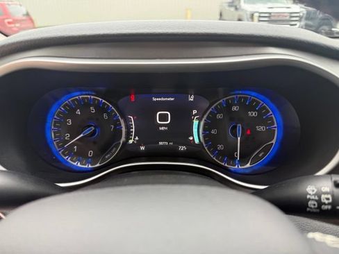 Used 2023 Chrysler Pacifica Touring-L FWD image 6