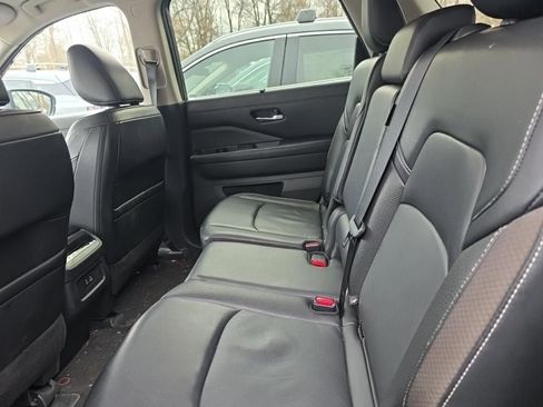 Certified 2023 Nissan Pathfinder SL w/ Black Appearance Package image 5
