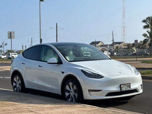 Used 2021 Tesla Model Y Long Range image 6
