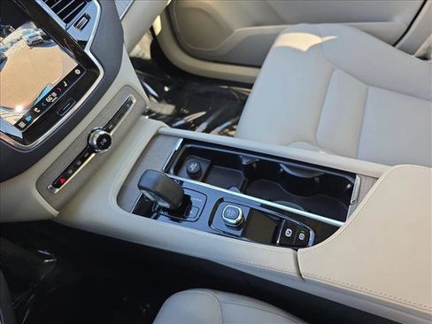 Used 2025 Volvo XC90 B6 Plus w/ Protection Package Premier image 24