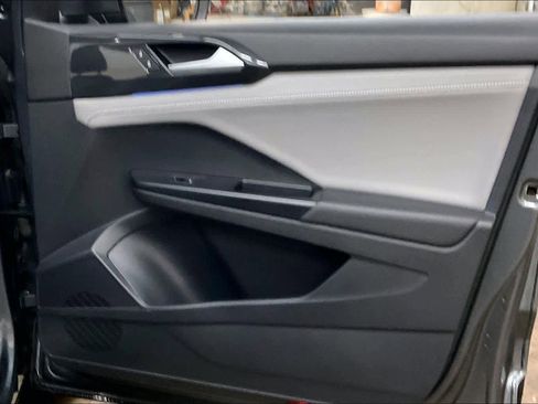 Used 2022 Volkswagen Taos SEL image 26