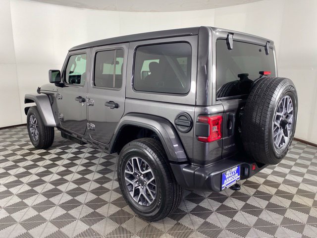Used 2026 Jeep Wrangler Unlimited Sahara AWD/4WD image 11