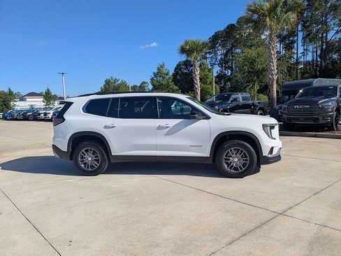 Used 2025 GMC Acadia Elevation FWD image 2