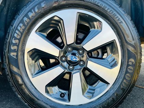 Used 2018 Subaru Forester 2.5i Premium w/ All-Weather Package AWD/4WD image 26