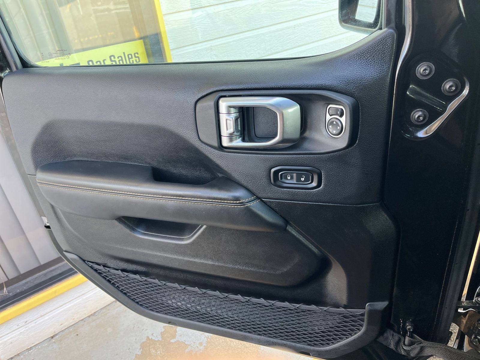 Used 2025 Jeep Wrangler Unlimited Sahara AWD/4WD image 18