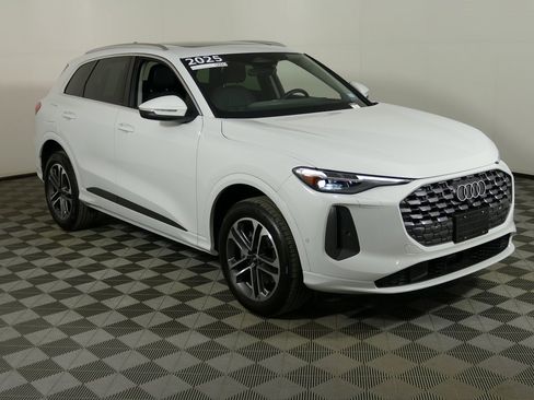 Certified 2025 Audi Q5 2.0T Premium Plus w/ Premium Plus image 1