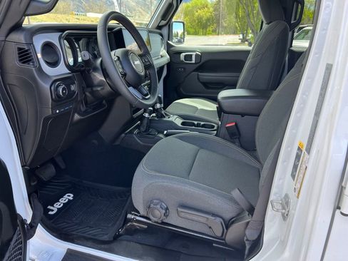 Used 2024 Jeep Wrangler Unlimited AWD/4WD image 23