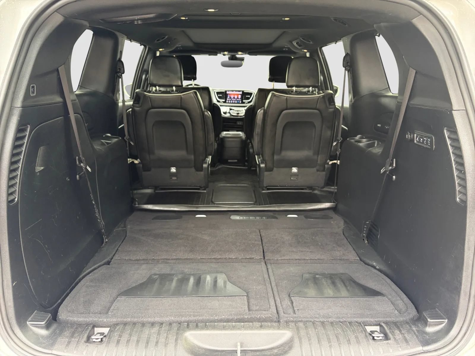 Used 2019 Chrysler Pacifica Limited w/ Advanced Safetytec Group FWD image 17
