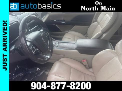 Used 2017 Lincoln Continental Select FWD image 18