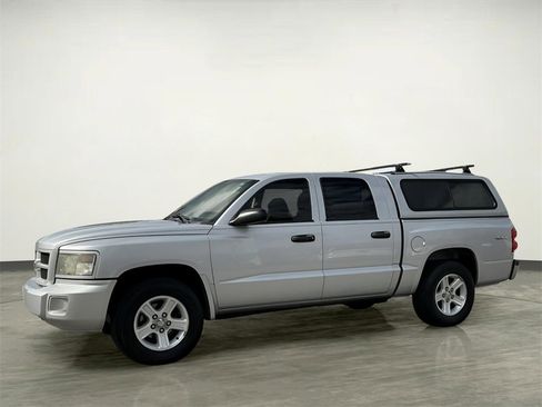 Used 2011 Dodge Dakota Big Horn image 3